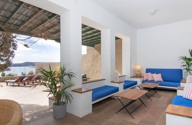 HomeForGuest "HereComesTheSun" Big House, Beachfront, Sauna,BBQ