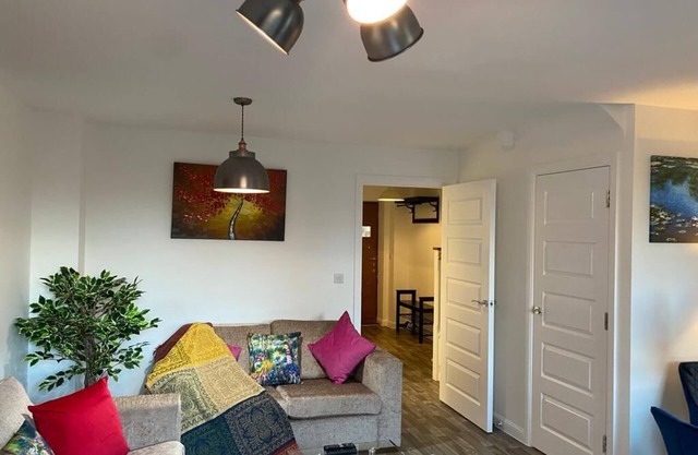 Homely Contemporary Trumpington House; 5 mins drive to Addenbrookes Hospitaln