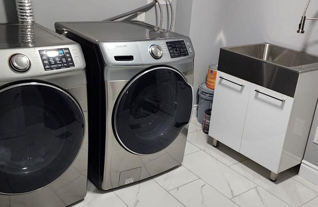 Homely, cozy, spacious quiet basement apartment in a lovely neighborhood.
