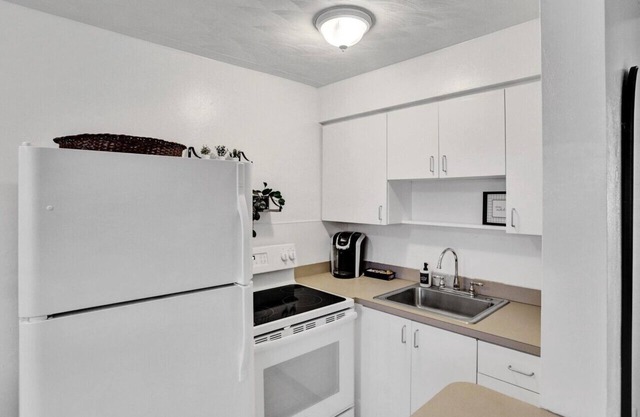 Homely Harbour - Prime Location w Stylish Design