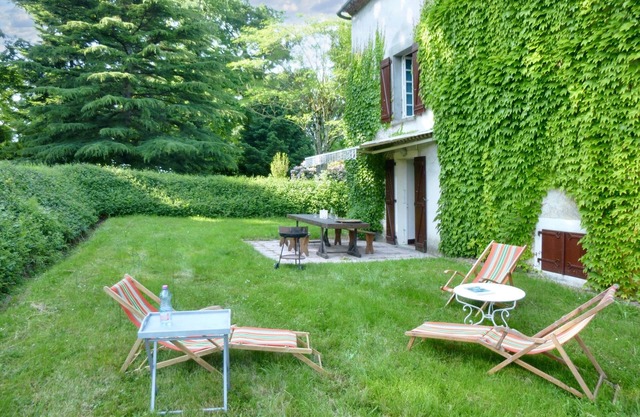 Homerez - Spacious House La Perdussie with Garden