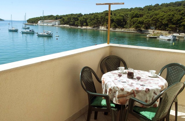Homerez - 1 m away from the beach! Nice appartement for 4 ppl. at Prvić Luka