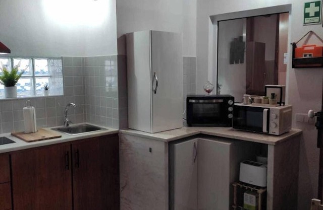 Homerez - Air-Conditioned House in Redondo - Modern Comfort