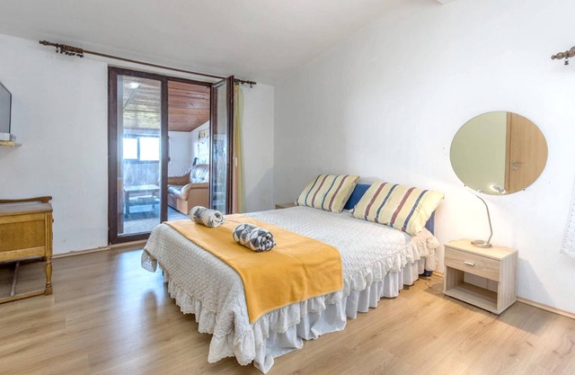 Homerez - Amazing appartement for 10 ppl. with sea view and terrace at Klenovica