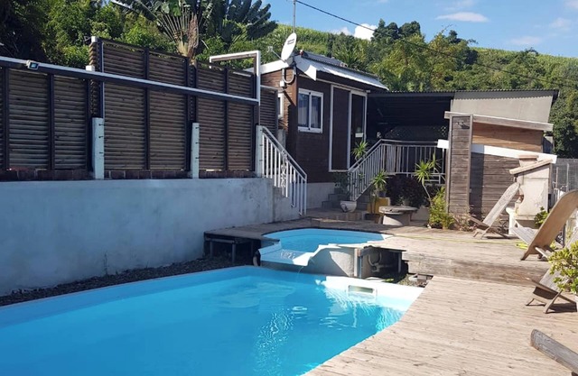 Homerez - Apartment L'Étang-Salé, pool.