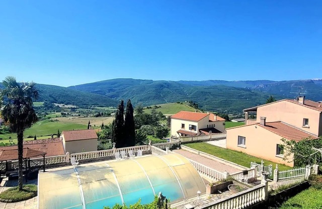 Homerez - Apt in Sisteron - Shared Pool