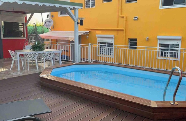 Homerez - Apt Les Abymes, private pool.