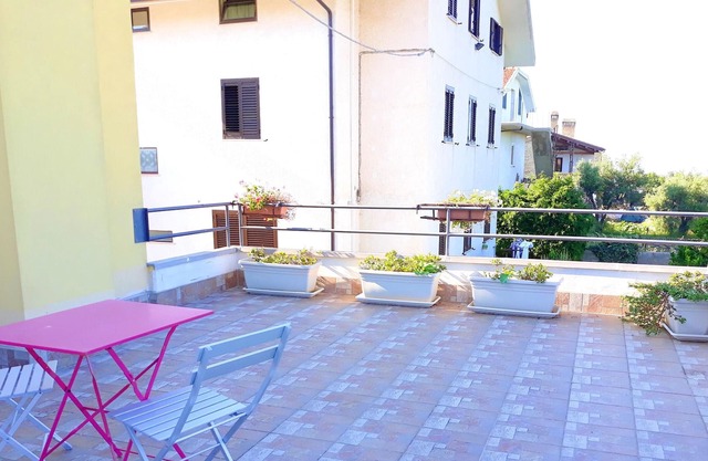 Homerez - Beautiful apartment With sea view and garden