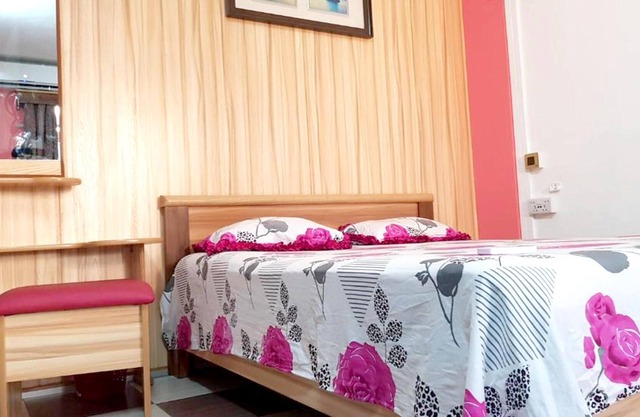 Homerez - Beautiful appartement for 3 ppl. with terrace and balcony at Souillac