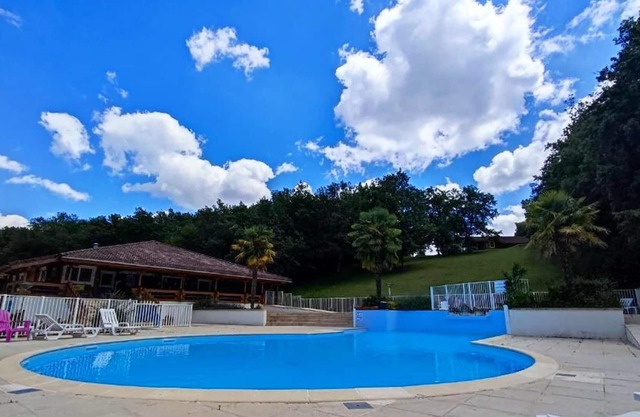 Homerez - Beautiful chalet for 6 ppl. with shared pool and terrace at Mauroux