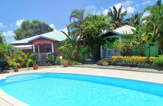 Homerez - Beautiful house for 7 ppl. with shared pool and terrace at Petit-Canal