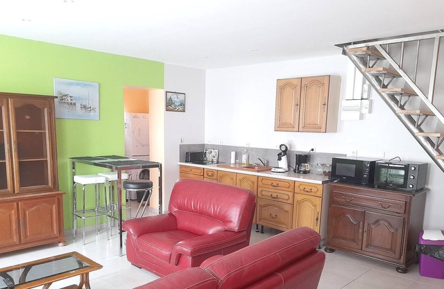 Homerez - Beautiful house for 3 ppl. with garden and terrace at Calais