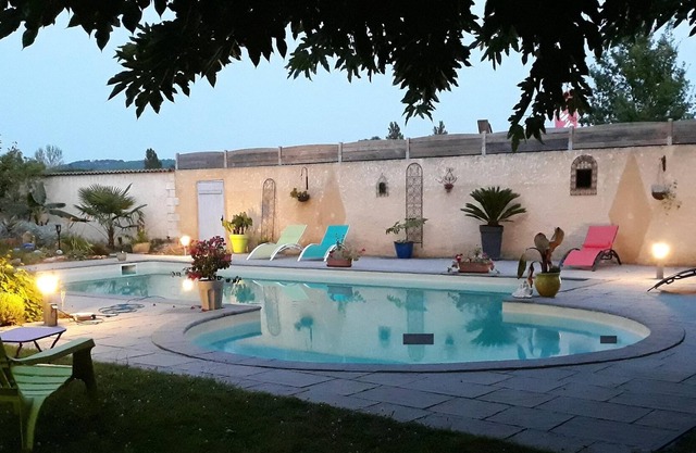 Homerez - Beautiful house for 6 ppl. with shared pool and garden at Duravel