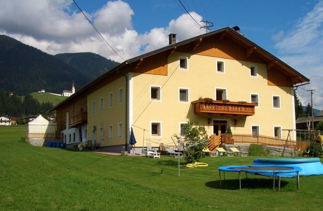 Homerez - Big appartement for 19 ppl. with shared pool and terrace at Strassen