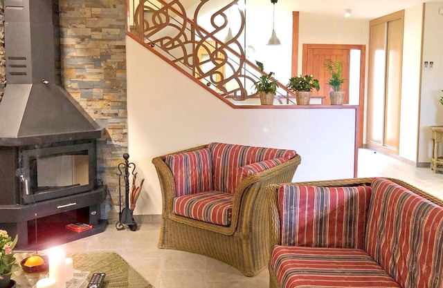 Homerez - Big house for 10 ppl. with terrace at Cretas