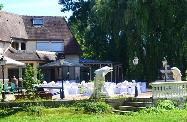 Homerez - Big villa for 15 ppl. with garden, terrace and balcony at Courtenay