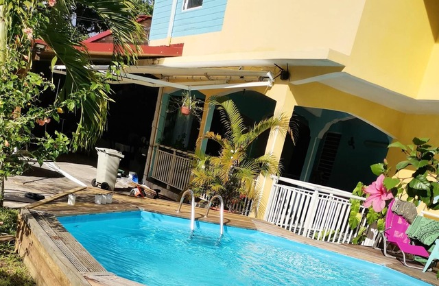 Homerez - Bungalow for 5 ppl. with shared pool, jacuzzi and terrace at Le Gosier