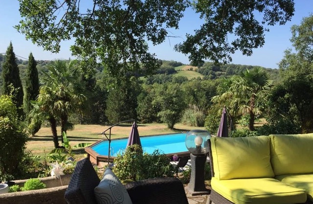 Homerez - Chalet for 10 ppl. with swimming-pool, garden and terrace at Tudeils