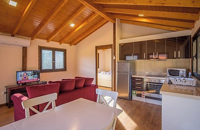 Homerez - Charming Chalet in Branca with Shared Pool