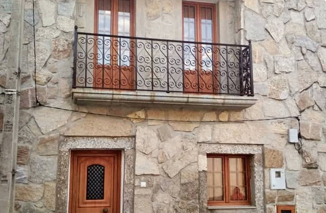 Homerez - Charming Countryside House in Zebreira with Spacious Terrace