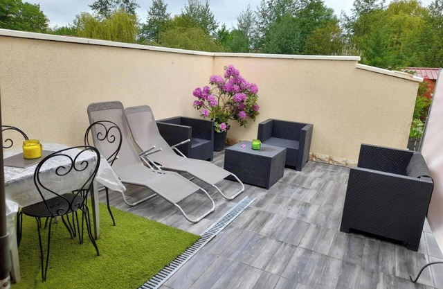 Homerez - Charming House in Brévonnes with Fenced Garden