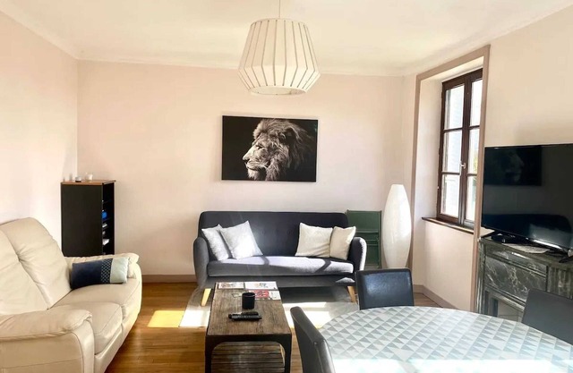 Homerez - Charming House in Québriac with Enclosed Garden