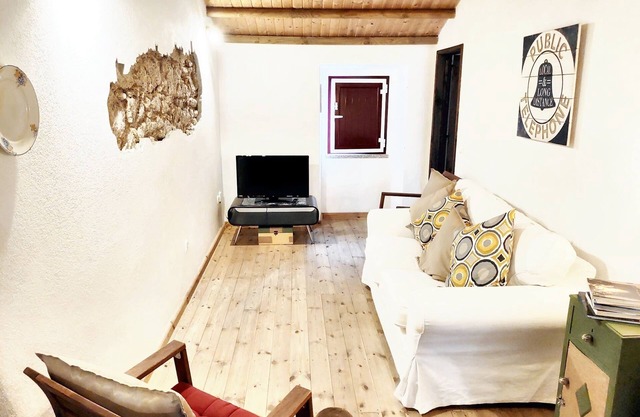 Homerez - Charming House in Beirã with Enclosed Garden