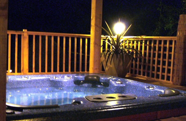 Homerez - Charming house with shared pool in Nehou