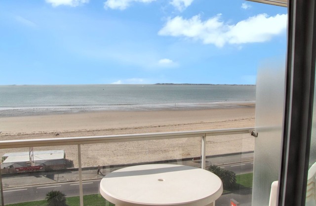 Homerez - Charming sea view studio in Pornichet 30 m² with terrace