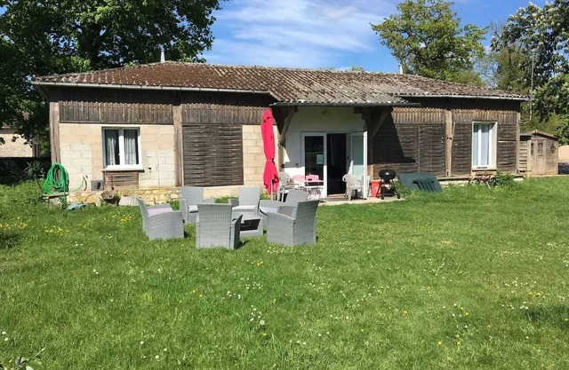 Homerez - Charming Studio in Poligny of 80 m² with Garden View