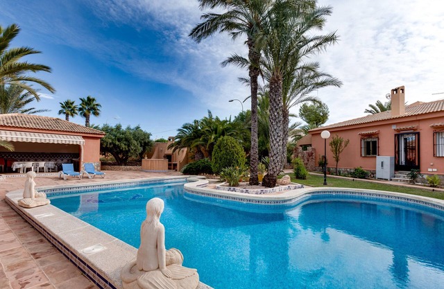 Homerez - Charming Villa in Torrevieja with Private Pool