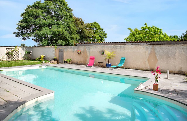 Homerez - Comfortable house in Duravel with shared pool