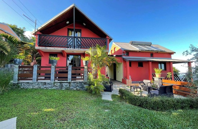 Homerez - Cosy house with sea view and garden in Trois Bassins