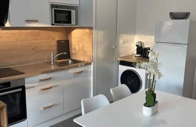 Homerez - Cozy apartment in Chartres 52 m² balcony