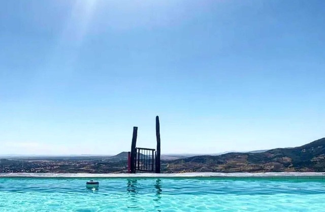 Homerez - Cozy House in Cañamero with Pool