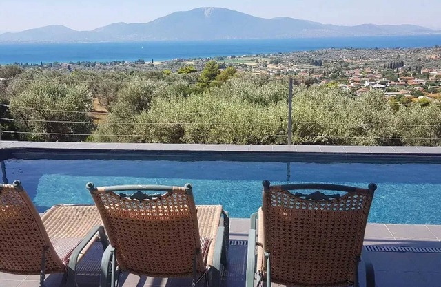 Homerez - Elegant Villa with Sea View in Politika