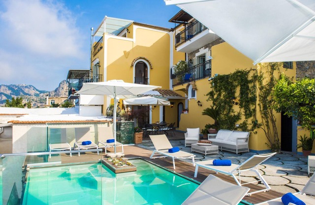 Homerez - Elegant Villa in Positano with Private Pool