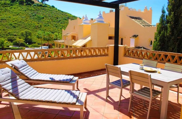 Homerez - Family Apartment in Marbella with Pool