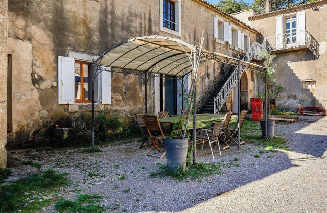 Homerez - Family house with shared pool in Lagrasse