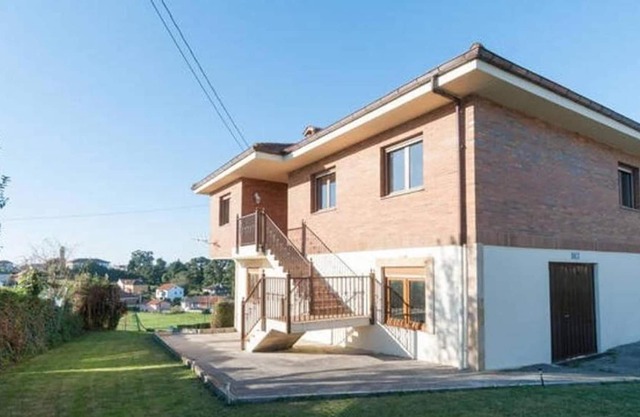 Homerez - House 1 km away from the beach for 6 ppl. with sea view at Pedreña