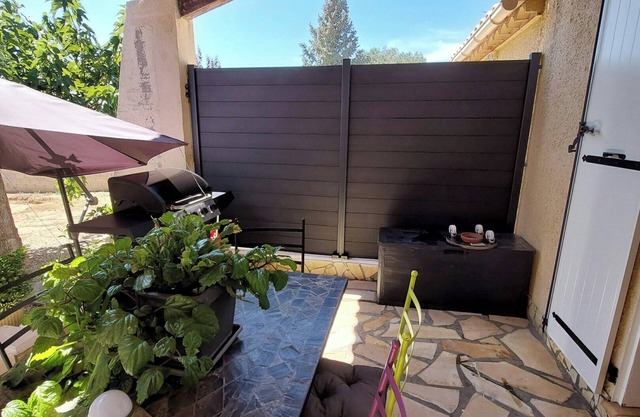 Homerez - House in Autignac, garden and mountain view