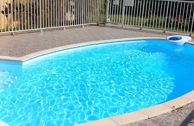 Homerez - House Saint-François with pool