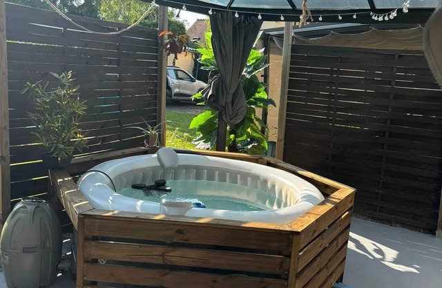 Homerez - House with spa and garden in Noé