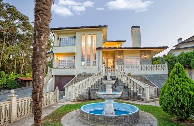 Homerez - Mansion for 25 ppl. with swimming-pool, jacuzzi and garden at Valença