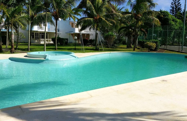 Homerez - Nice house for 7 ppl. with shared pool and garden at Trou-aux-Biches