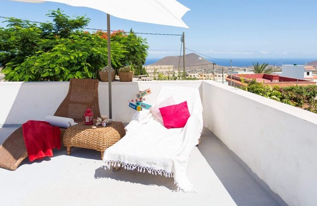 Homerez - Nice house 4 km away from the beach for 6 ppl. with sea view at Arafo