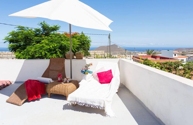 Homerez - Nice house 4 km away from the beach for 6 ppl. with sea view at Arafo