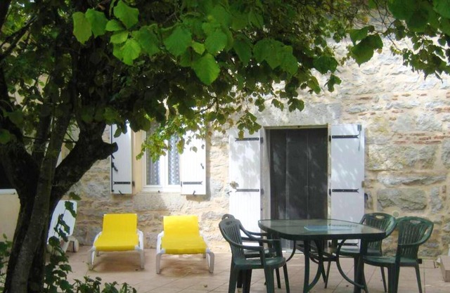 Homerez - Nice house with garden and terrace & Wifi