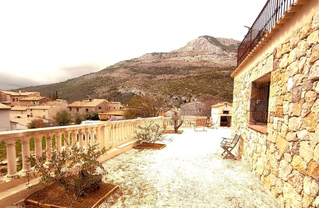 Homerez - Spacious appartement for 6 ppl. with terrace at Escragnolles