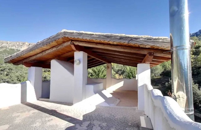 Homerez - Spacious Apartment in Yeste with Shared Pool